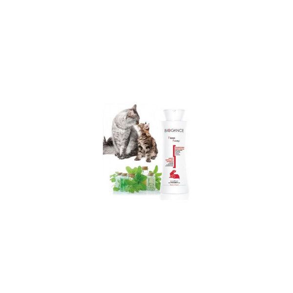 Biogance Fleas Away Cat Противопаразитен шампоан за котки с натурални съставки 250 мл