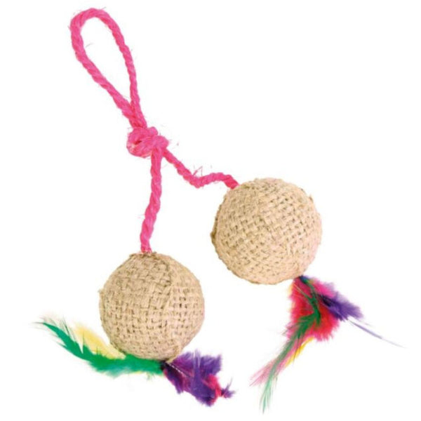 Котешка играчка Trixie 2 balls on a rope топчета с пера, с добавена котешка трева