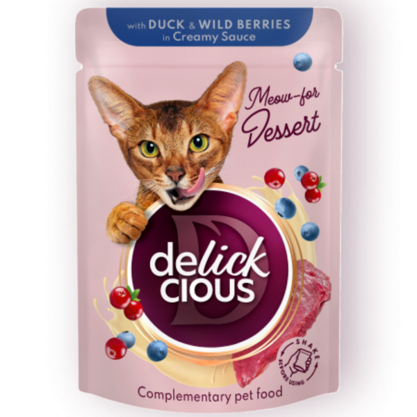 Крем супа за котки DELICKCIOUS Flakes with duck and wild berries in creamy sauce с парченца патешко месо и горски плодове