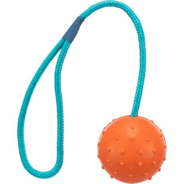 Кучешка играчка Trixie Ball on a rope гумена топка на въже от естествен каучук